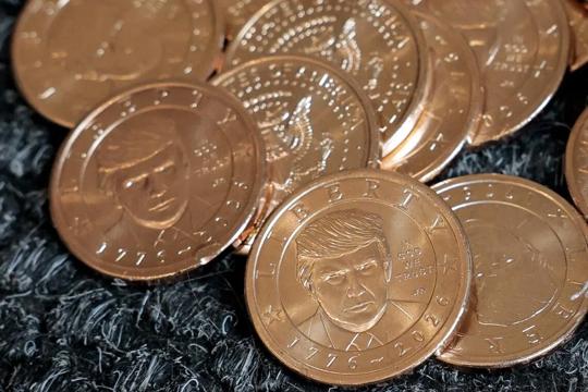 Mỹ phát hành đồng xu in hình Tổng thống Trump 