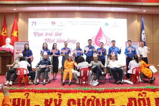 “Tuần lễ hồng EVN” lần thứ XI: Điện lực Hà Tĩnh hiến tặng 139 đơn vị máu gửi về Bệnh viện Đa khoa tỉnh 