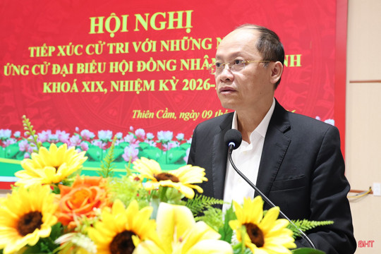 Phó Bí thư Thường trực Tỉnh ủy Nguyễn Hồng Lĩnh và các ứng cử viên tiếp xúc cử tri 