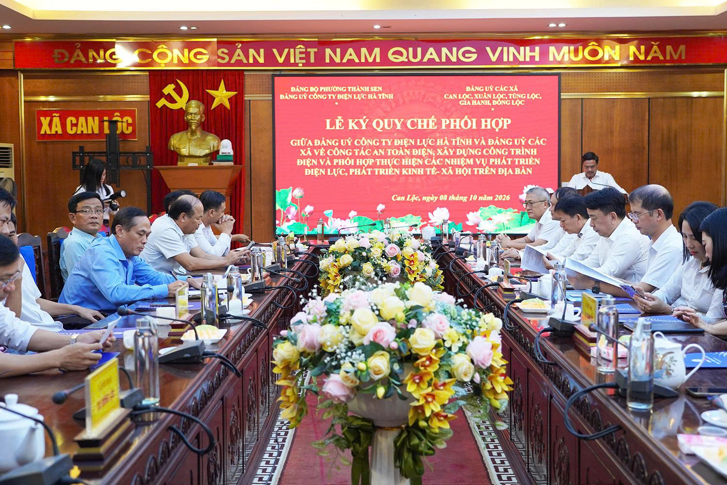 Đảng ủy Công ty Điện lực Hà Tĩnh ký quy chế phối hợp với 5 xã, hướng tới triển khai trên toàn tỉnh