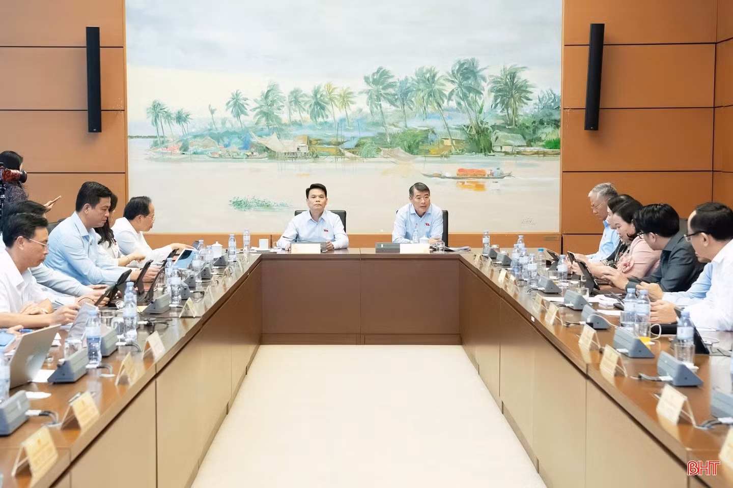 Thủ tướng dự thảo luận tổ với các đoàn ĐBQH Hà Tĩnh, Hải Phòng, Lạng Sơn