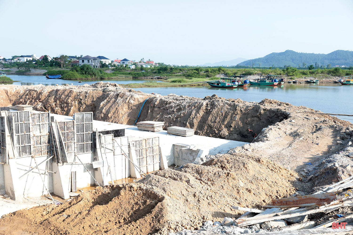 bqbht_br_cong-trinh-phong-chong-thien-taio-ha-tinh-1a.jpg