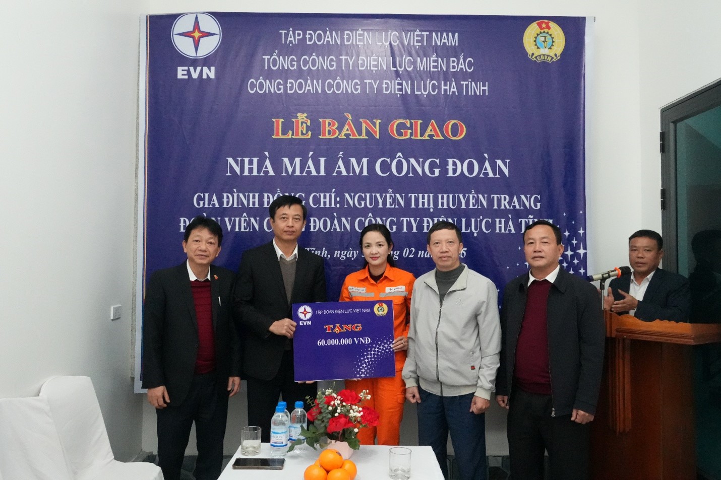 Công đoàn EVNNPC gắn biển “Mái ấm công đoàn” cho đoàn viên CTĐL Hà Tĩnh