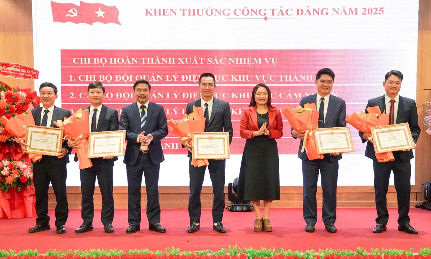 Đảng bộ Công ty Điện lực Hà Tĩnh phát huy vai trò hạt nhân chính trị, dẫn dắt đơn vị phát triển bền vững