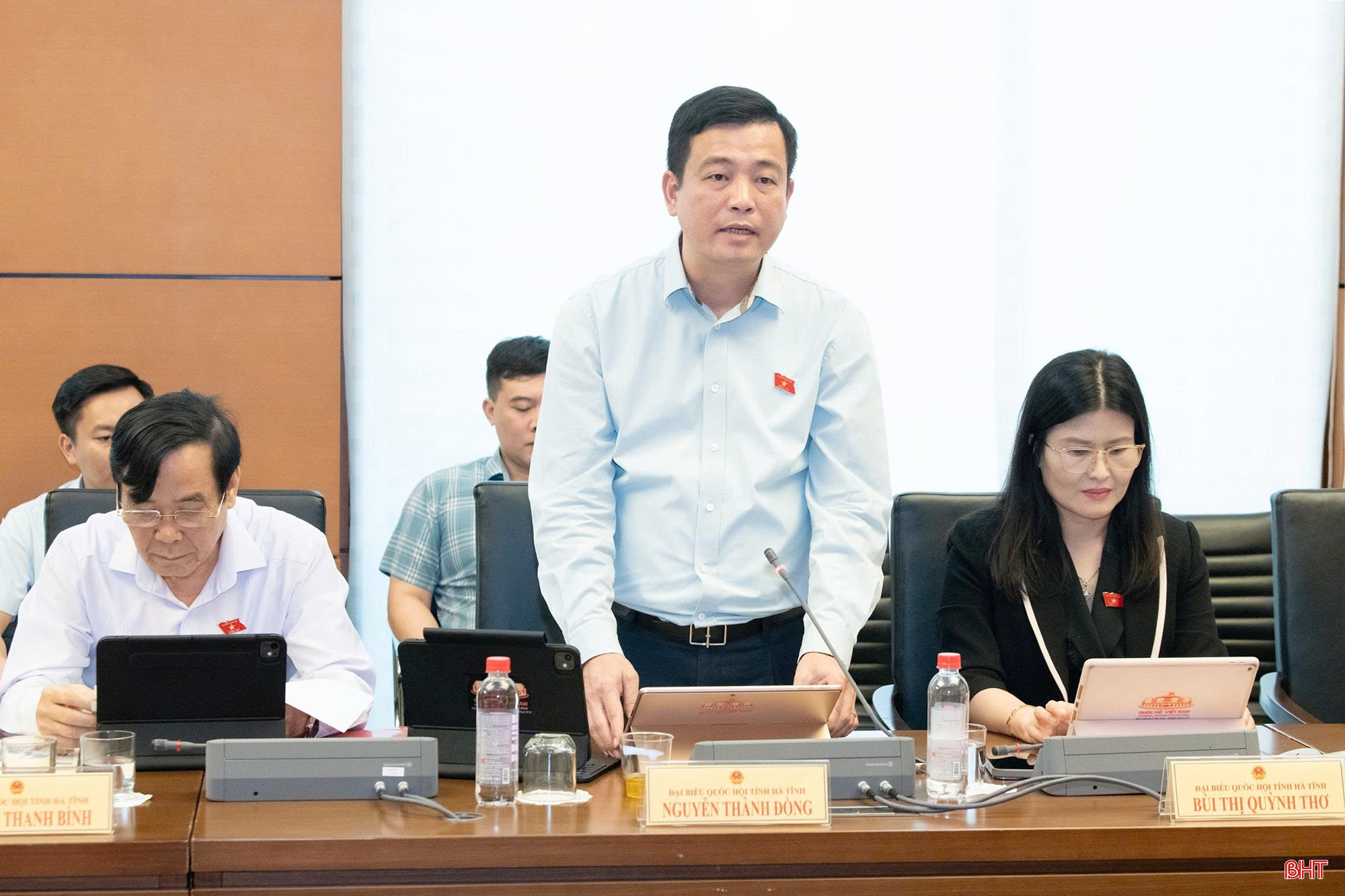 Đại biểu Nguyễn Thành Đồng - Ủy viên BTV Tỉnh ủy, Chủ tịch Ủy ban MTTQ tỉnh Hà Tĩnh tham gia thảo luận. bqbht_br_2a.jpg