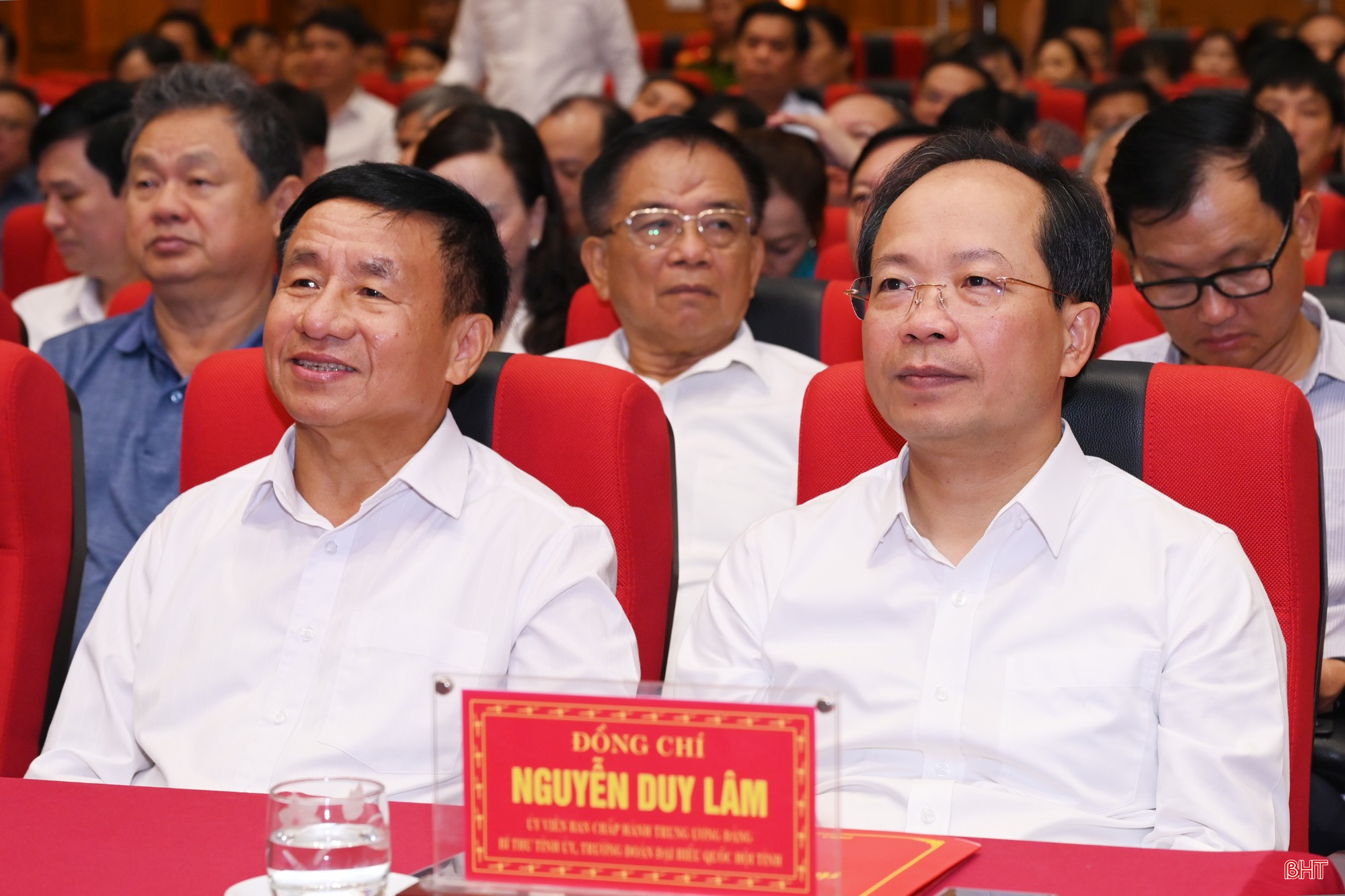 Đồng chí Nguyễn Duy Lâm – Ủy viên Trung ương Đảng, Bí thư Tỉnh ủy, Trưởng đoàn ĐBQH tỉnh và đồng chí Lê Đình Sơn - nguyên Ủy viên Trung ương Đảng, nguyên Bí thư Tỉnh ủy, nguyên Chủ tịch HĐND tỉnh tham dự hội nghị tại điểm cầu Hà Tĩnh. bqbht_br_dsc-6882.jpg