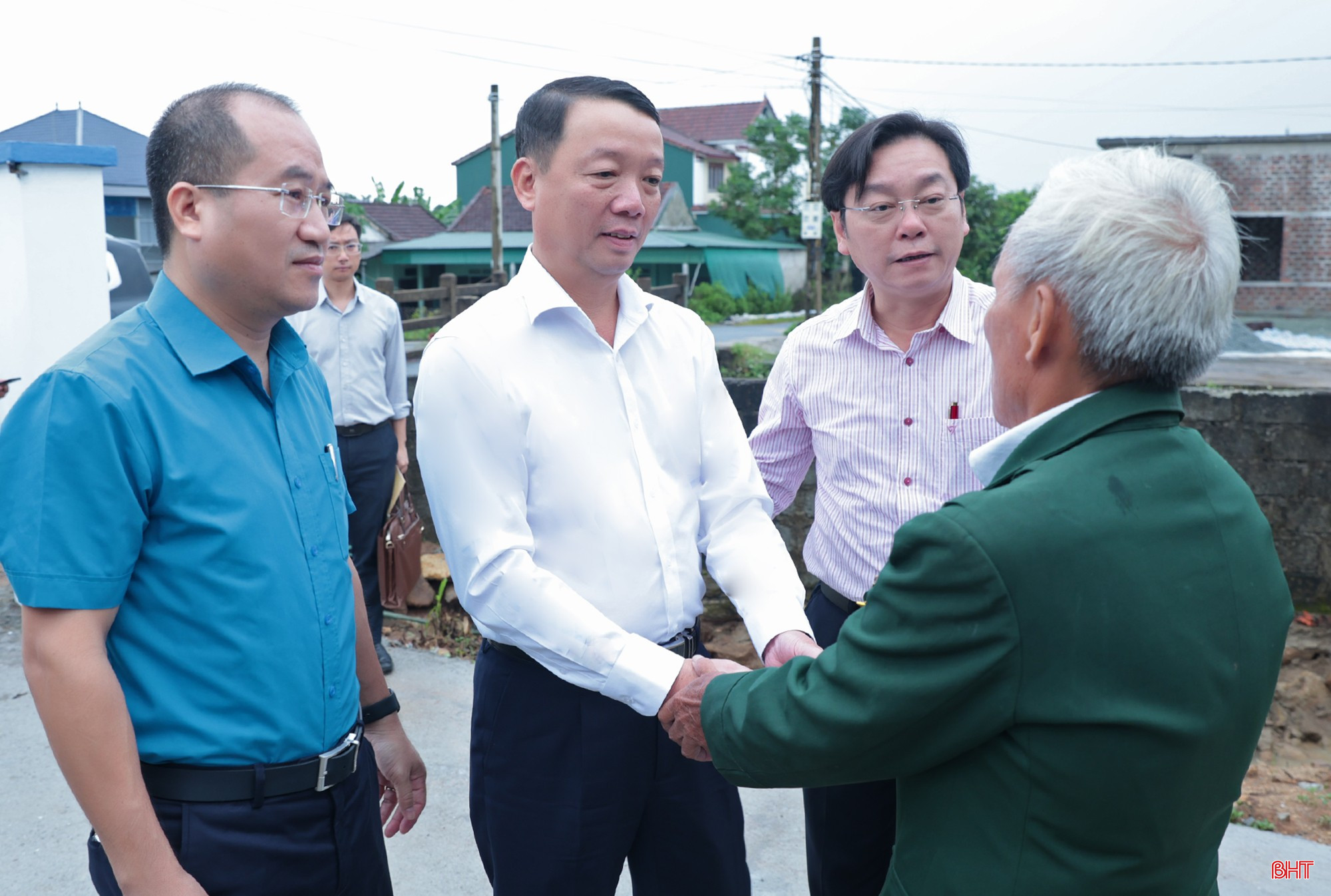 Chủ tịch UBND tỉnh dự lễ trao mô hình sinh kế, khánh thành nhà tình nghĩa