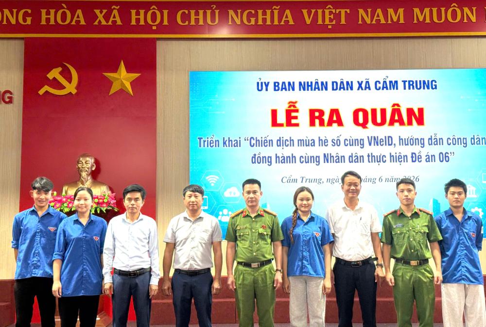 Xã Cẩm Trung triển khai “Chiến dịch mùa hè số cùng VNeID”
