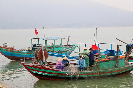 Ngư dân Hà Tĩnh rộn ràng ra khơi đầu năm mới