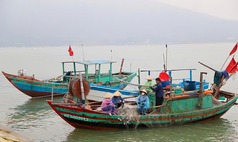 Ngư dân Hà Tĩnh rộn ràng ra khơi đầu năm mới