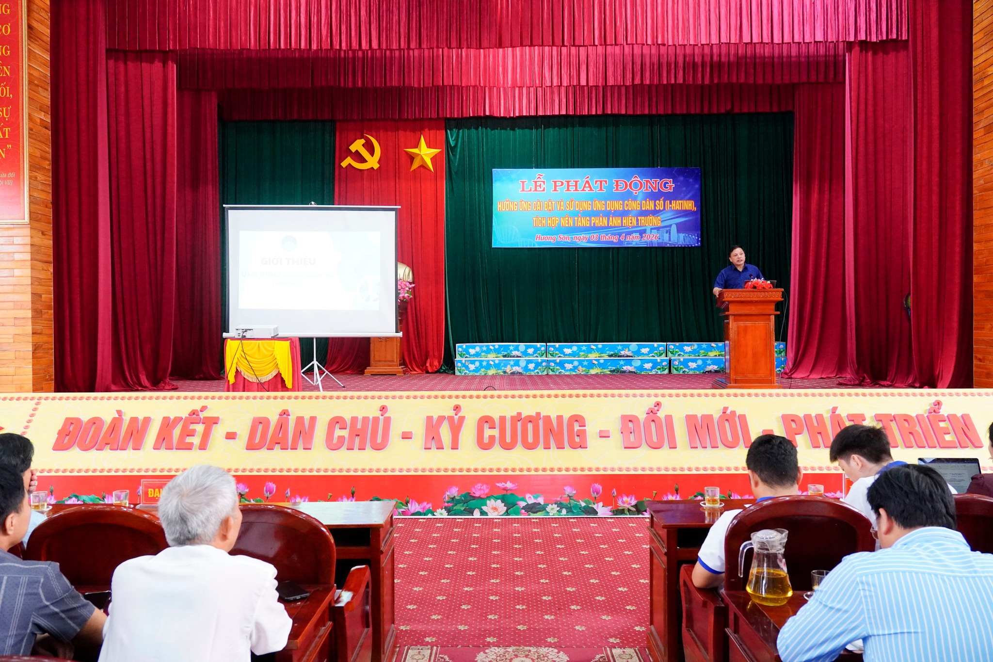 Xã Hương Sơn đẩy mạnh triển khai ứng dụng công dân số i-HaTinh