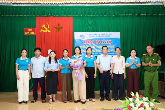 Ra mắt Câu lạc bộ “Phụ nữ với pháp luật” tại thôn Mỹ Hòa, xã Yên Hòa
