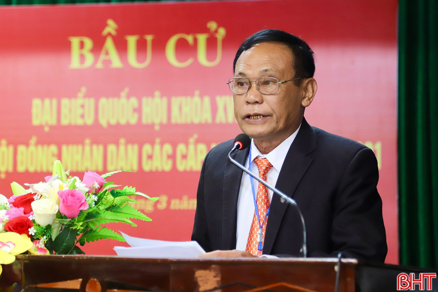 Phát biểu khai mạc bầu cử tại khu vực bỏ phiếu số 10, ông Dương Đình Hợi - Bí thư Chi bộ, Trưởng ban Công tác mặt trận tổ dân phố 8, Tổ trưởng Tổ bầu cử số 10 nhấn mạnh: Với tinh thần đoàn kết, dân chủ, mỗi cử tri hãy phát huy quyền, nghĩa vụ và trách nhiệm của công dân; thực hiện đúng nguyên tắc, trình tự và nội quy phòng bỏ phiếu. Tích cực tham gia bỏ phiếu để góp phần cùng cử tri cả nước làm cho ngày bầu cử hôm nay thực sự là ngày hội của toàn dân.