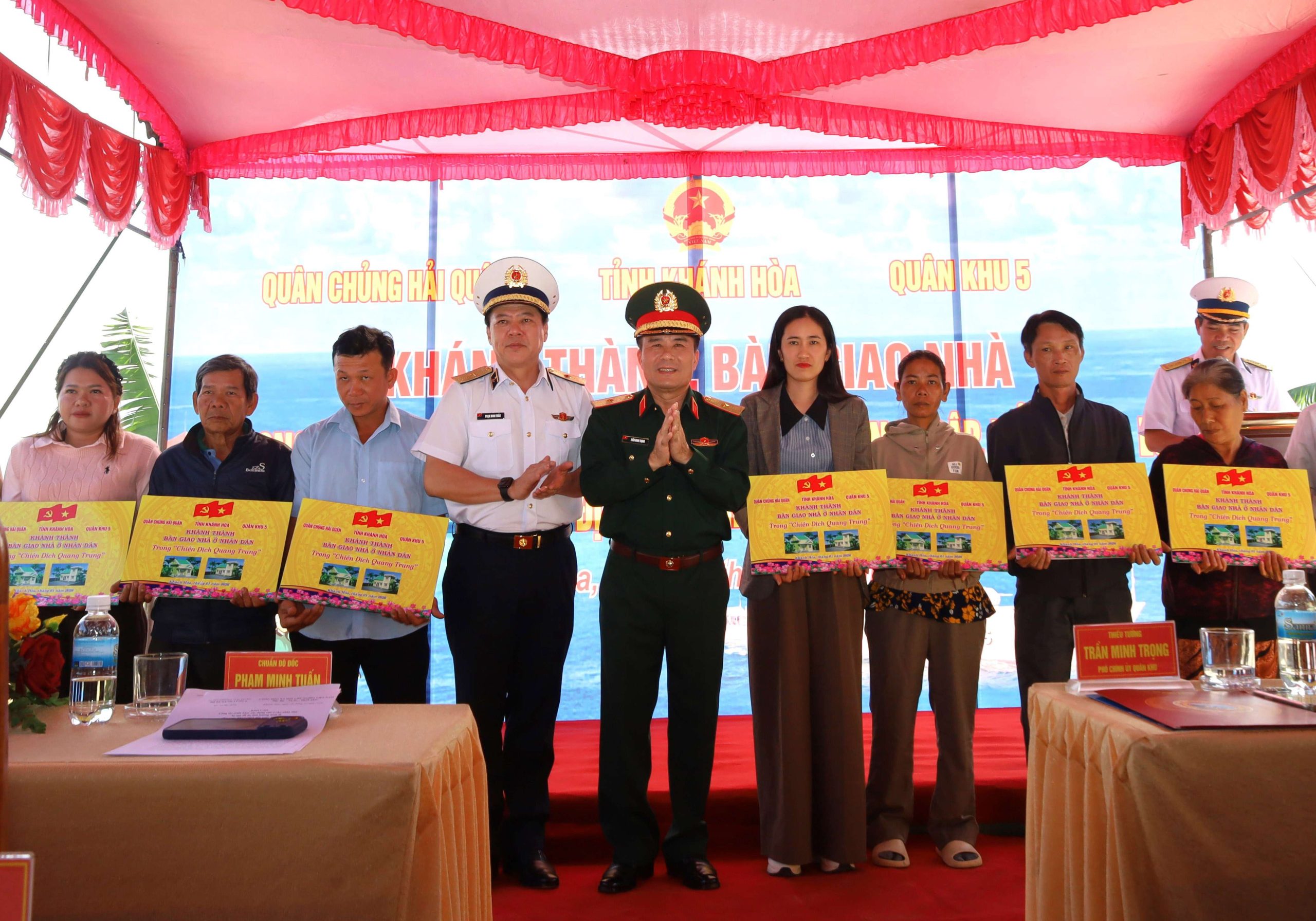 Hải quân Việt Nam trao “mái ấm Quang Trung” giúp người dân vùng lũ sớm ổn định cuộc sống