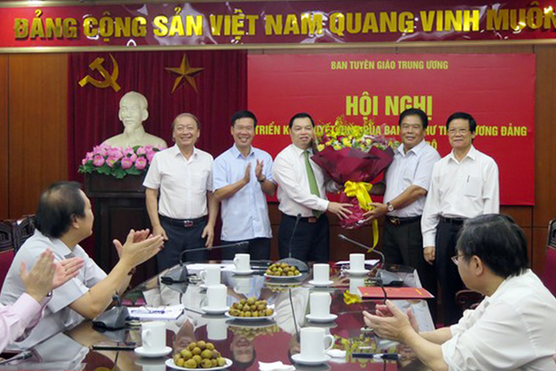 Trao các quyết định nhân sự của Ban Bí thư Trung ương Đảng