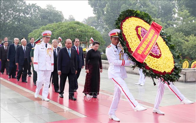 Lãnh đạo Đảng, Nhà nước dâng hương tưởng niệm các anh hùng liệt sĩ