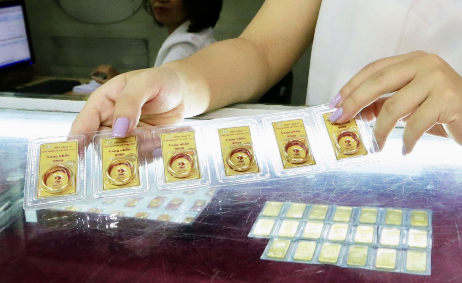 Giá vàng sáng 10/1 giảm 100.000 đồng/lượng