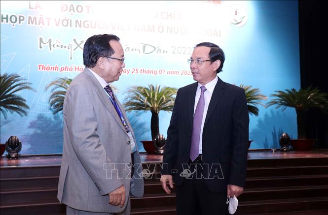 Lãnh đạo TP Hồ Chí Minh họp mặt, chúc Tết đại diện người Việt Nam ở nước ngoài
