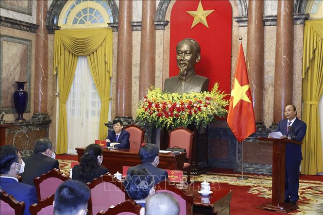 Hình ảnh những cán bộ y tế đã ghi sâu vào tâm trí của người Việt