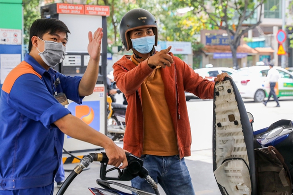 Giá xăng, dầu tăng lần thứ sáu liên tiếp