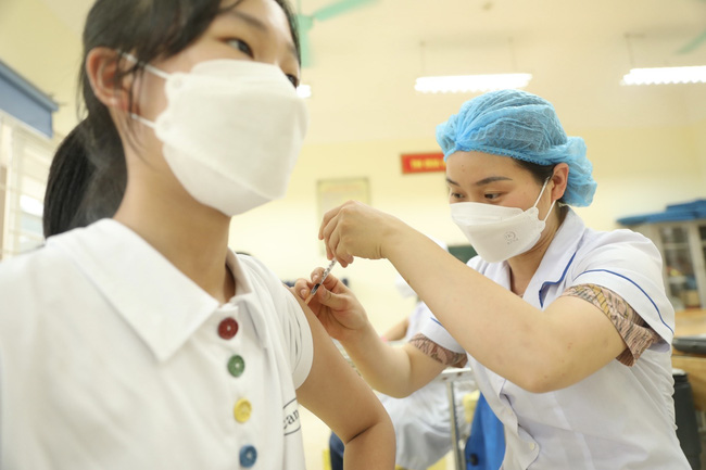 Đã có hơn 12.400 trẻ từ 5 đến dưới 12 tuổi tiêm vaccine phòng COVID-19