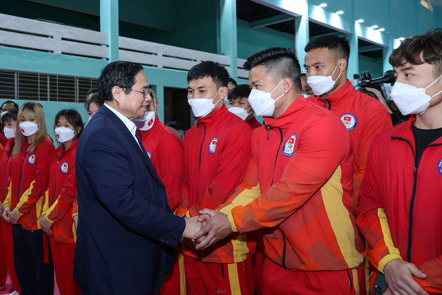 Thủ tướng động viên đoàn thể thao Việt Nam, kiểm tra công tác chuẩn bị SEA Games 31