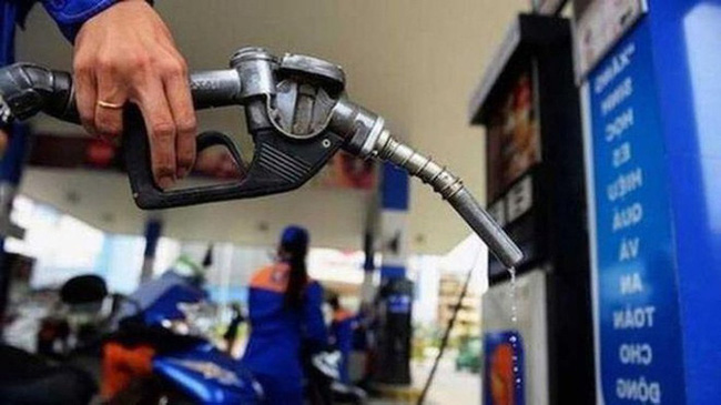 Vì sao giá xăng tăng kỷ lục lên mức cao nhất từ trước tới nay?