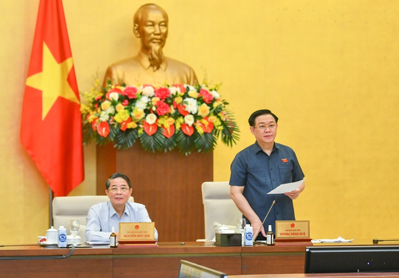 Ủy ban Thường vụ Quốc hội quyết định giảm thuế bảo vệ môi trường với xăng, dầu về mức sàn