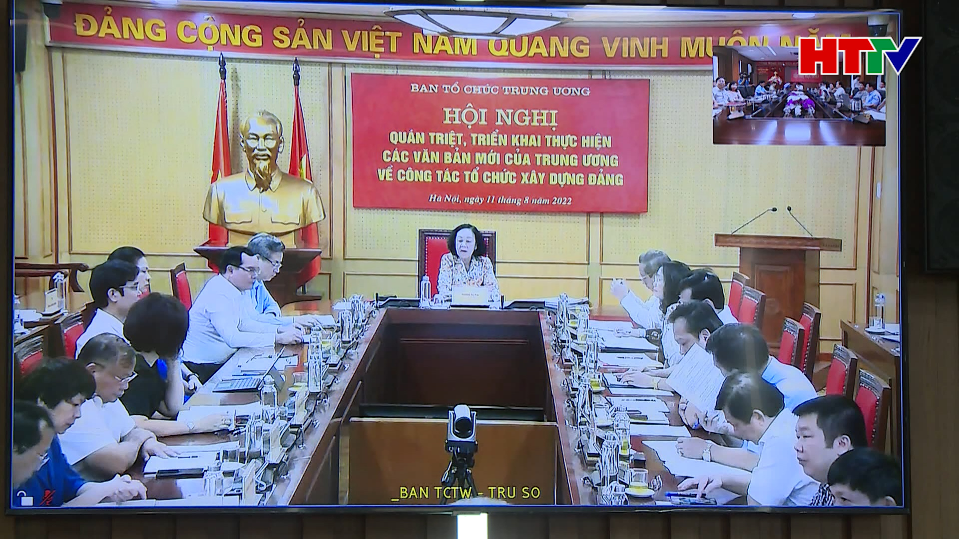 Tạm dừng việc hợp nhất cơ quan tham mưu, giúp việc của cấp ủy với cơ quan chuyên môn