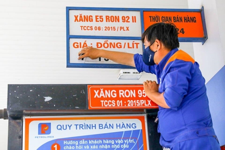 Xăng, dầu giảm giá mạnh trong chiều nay