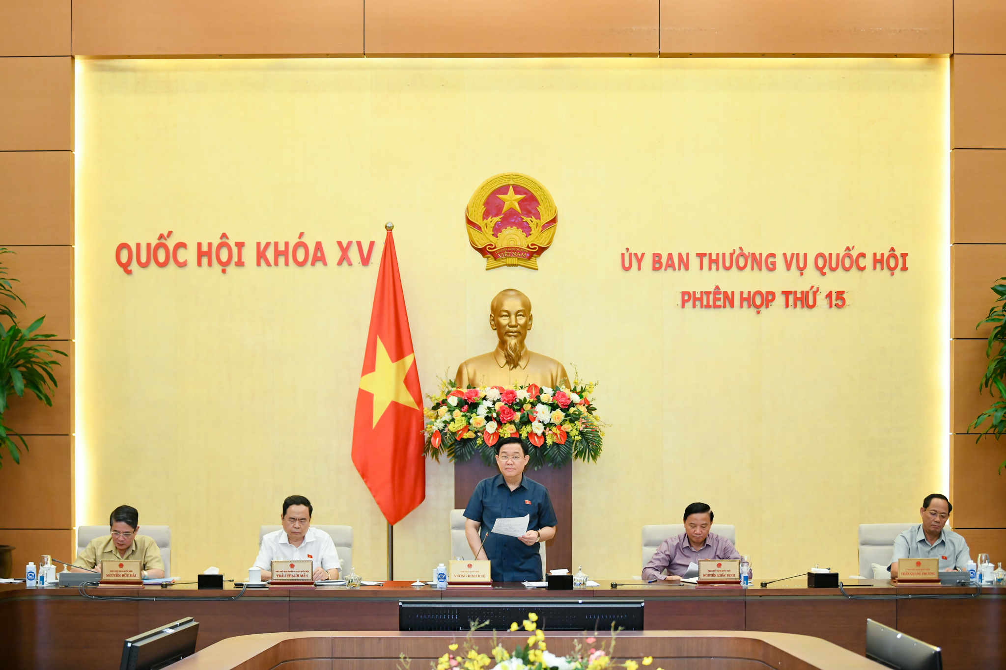 Ngày 8/11, Quốc hội thảo luận về phòng chống tội phạm, tham nhũng