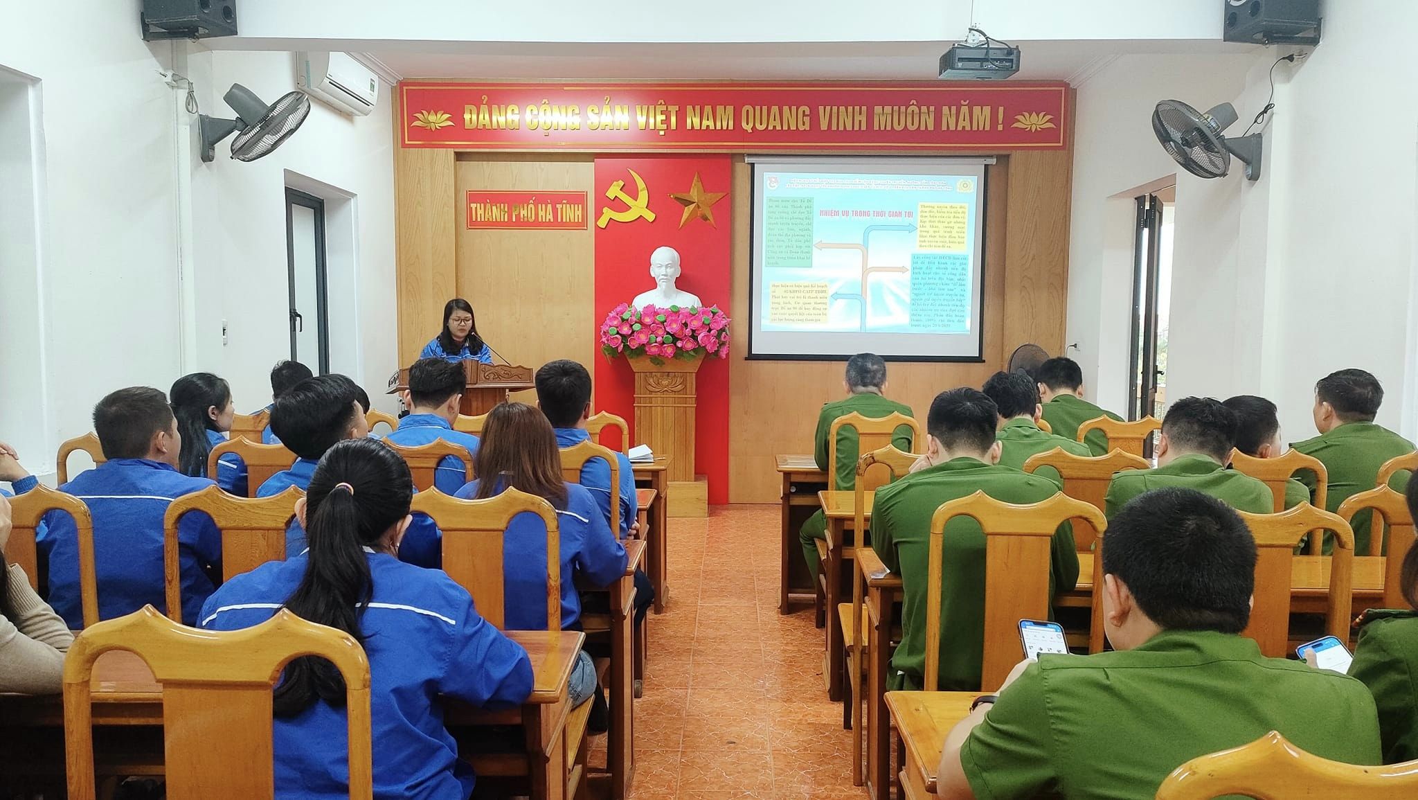 Hội nghị Sơ kết phối hợp cài đặt định danh điện tử giữa Thành đoàn và Công an Thành phố