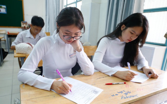 Những đối tượng nào được miễn thi tốt nghiệp THPT 2023 môn Ngoại ngữ?