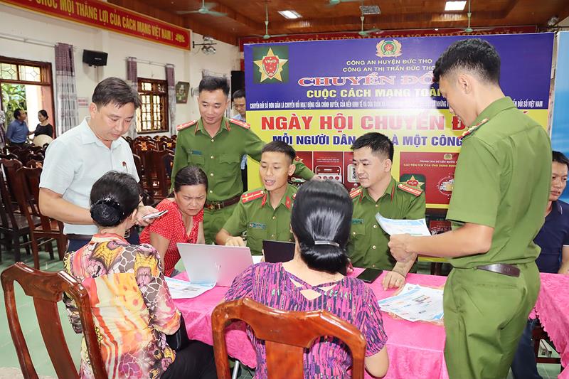 Sôi nổi ngày hội chuyển đổi số tại thị trấn Đức Thọ