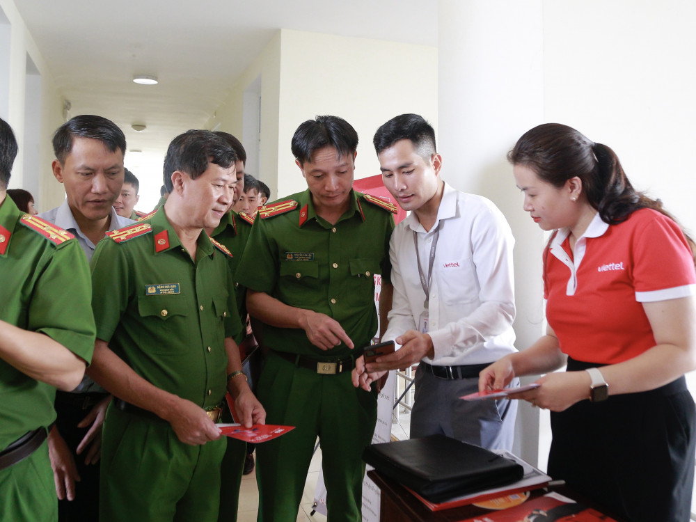 Triển khai cấp phát chữ ký số trong toàn lực lượng Công an Hà Tĩnh