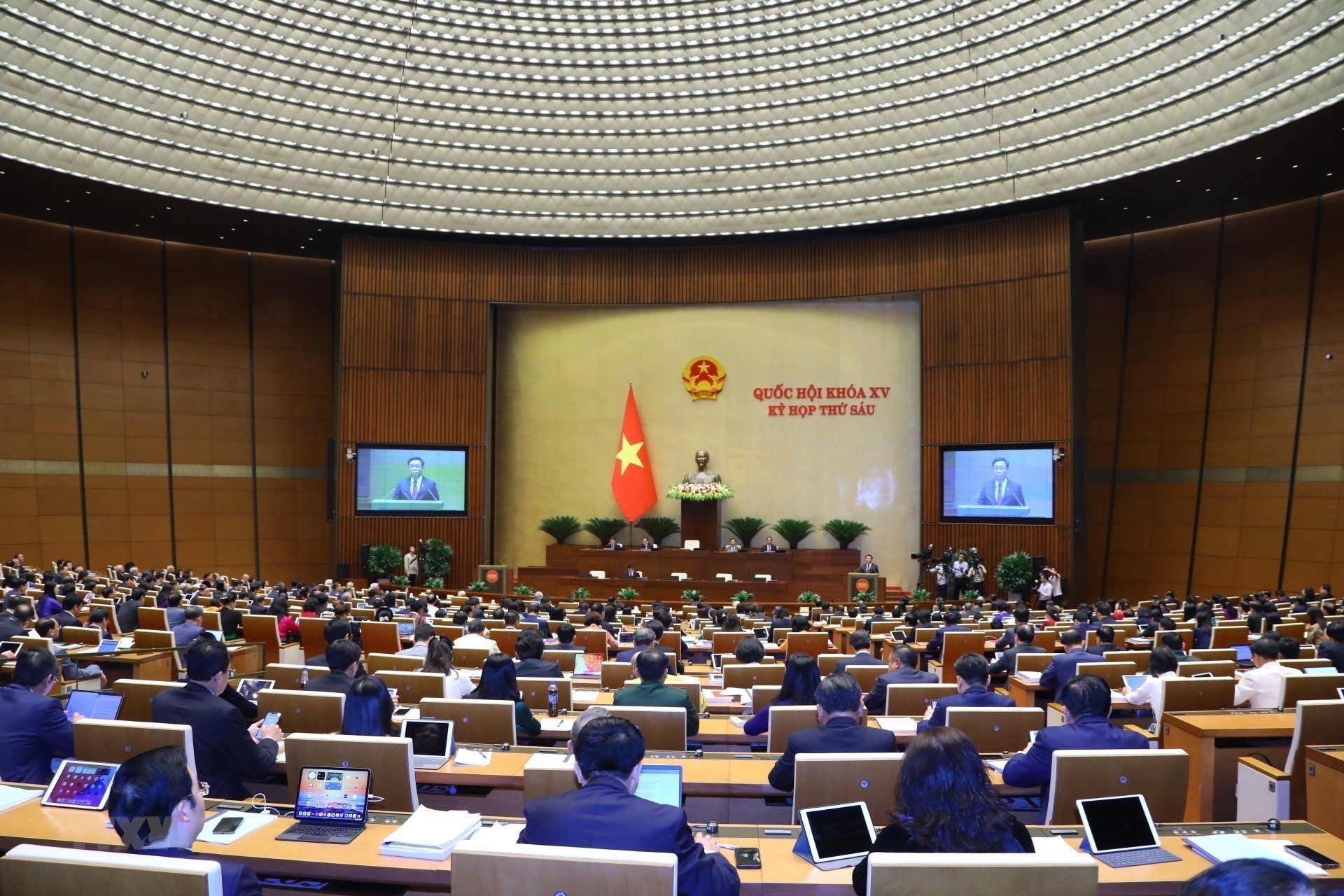 Kỳ họp thứ 6, Quốc hội khoá XV quyết định các vấn đề quan trọng của đất nước