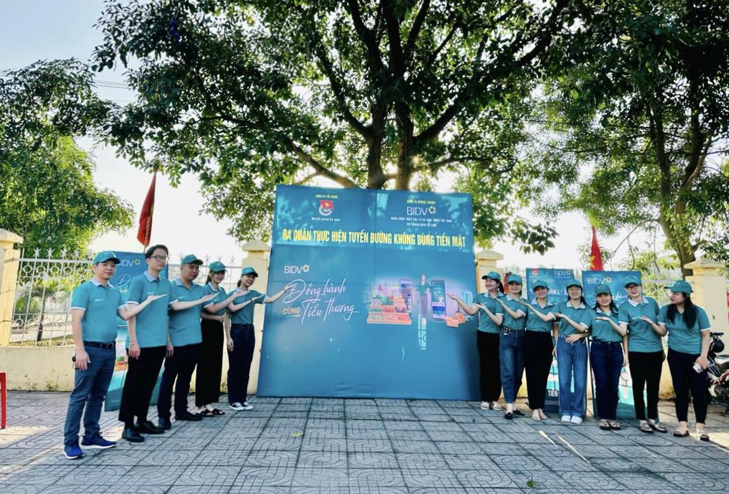Kỳ Anh ra quân triển khai Mô hình “Tuyến phố Thanh toán không dùng tiền mặt”