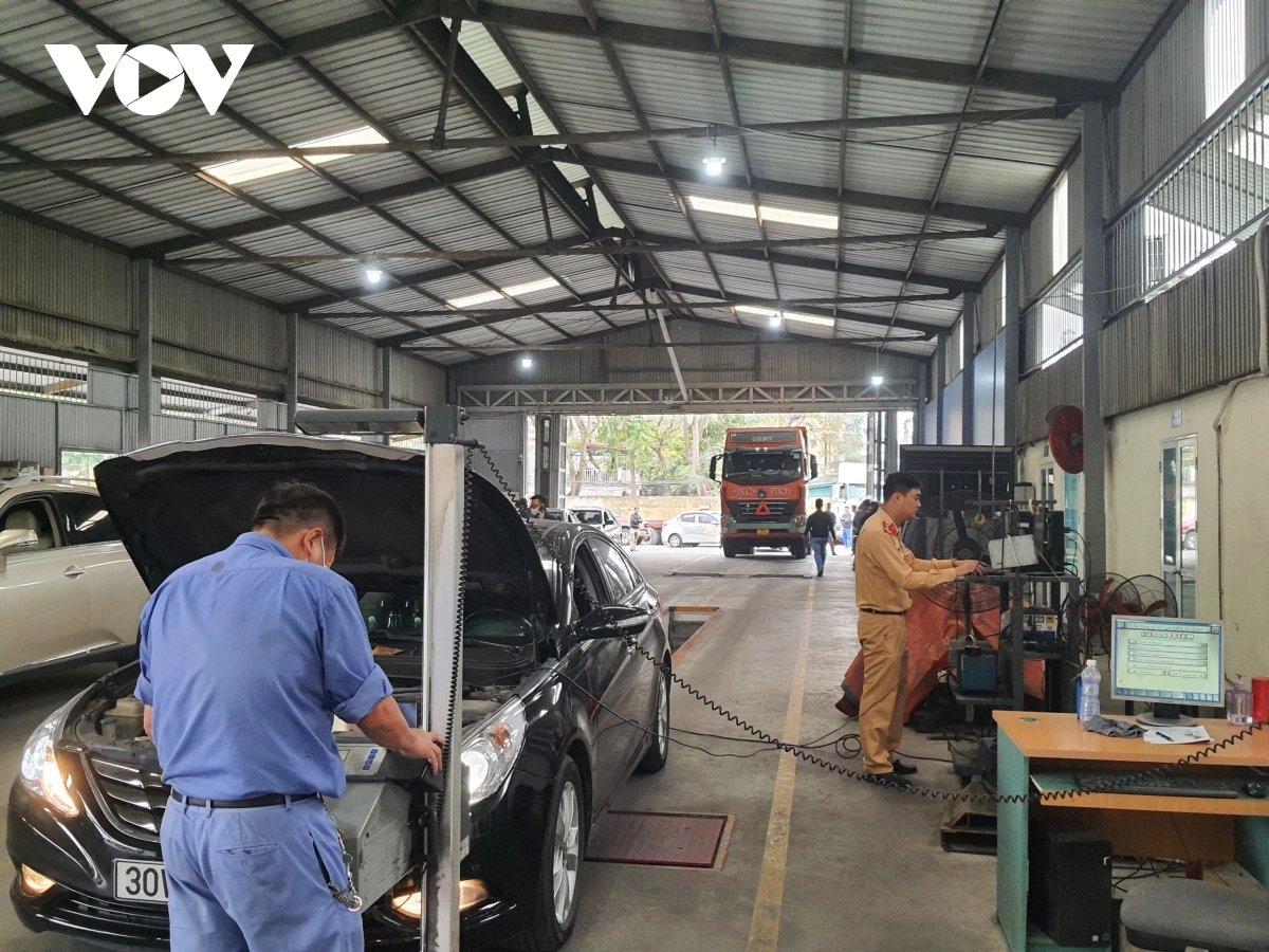 Cục Đăng kiểm: Cấm các trung tâm "ra luật riêng" gây khó người dân