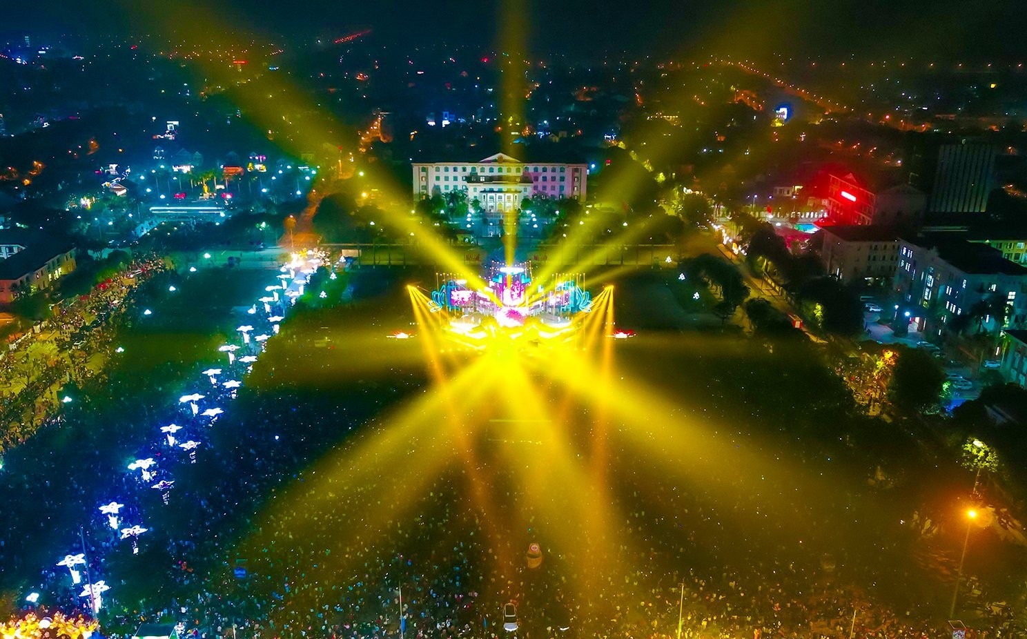 Đại tiệc của âm thanh, ánh sáng - Đêm hội Countdown lớn nhất Hà Tĩnh