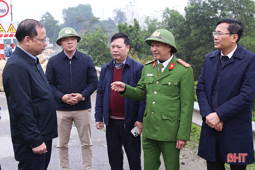 Cảnh sát giao thông Hà Tĩnh xử lý vi phạm nồng độ cồn xuyên tết