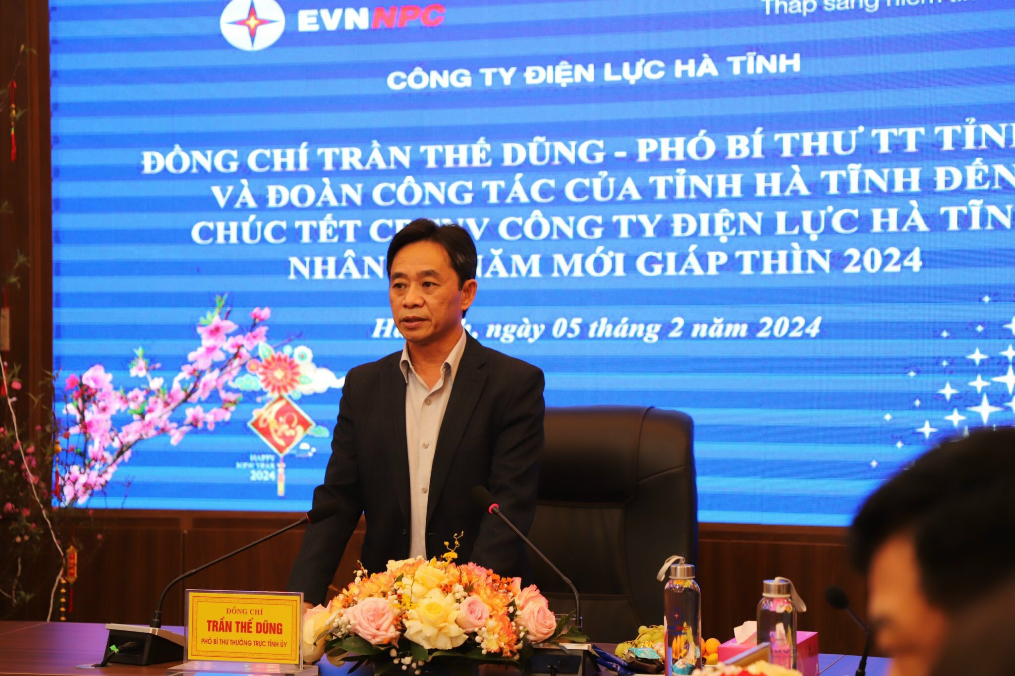 Phó Bí thư Thường trực Tỉnh ủy Trần Thế Dũng thăm, chúc Tết CBCNV Công ty Điện lực Hà Tĩnh
