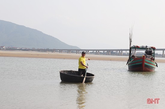 Ngư dân Hà Tĩnh “xông biển” ngày đầu năm mới