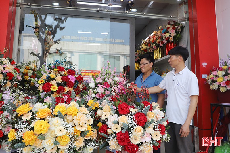 Nhiều món quà độc đáo dành cho phái nữ dịp lễ 8/3