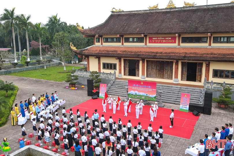 Kết nạp lớp đội viên kỷ niệm 70 năm Chiến thắng Điện Biên Phủ