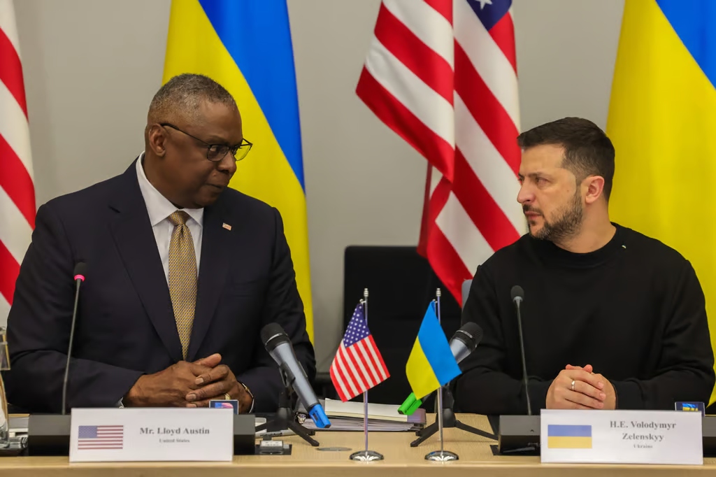 Bế tắc viện trợ, Mỹ đang gửi cho Ukraine nhiều “lời hứa” hơn đạn dược