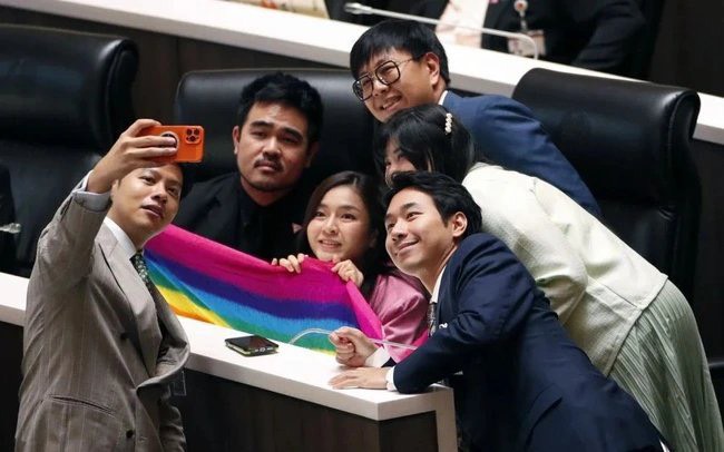 Hạ viện Thái Lan thông qua dự luật hôn nhân đồng giới