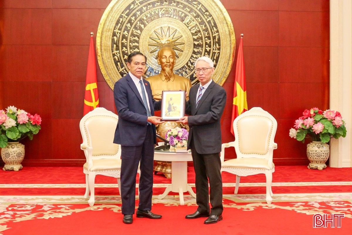 Chủ tịch UBND tỉnh Hà Tĩnh thăm, làm việc với Đại sứ quán Việt Nam tại Trung Quốc