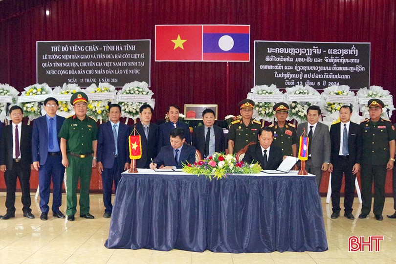 Trang trọng lễ tưởng niệm các liệt sỹ quân tình nguyện Việt Nam tại Thủ đô Viêng Chăn