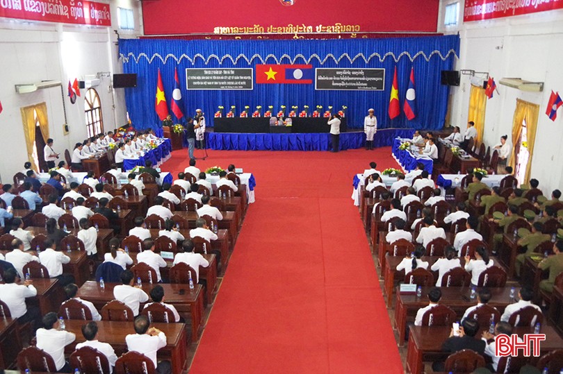 Trang trọng lễ tưởng niệm các liệt sĩ quân tình nguyện Việt Nam hy sinh tại Bolikhămxay