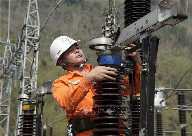 Lần đầu tiên tiêu thụ điện cả nước vượt 1 tỷ kWh